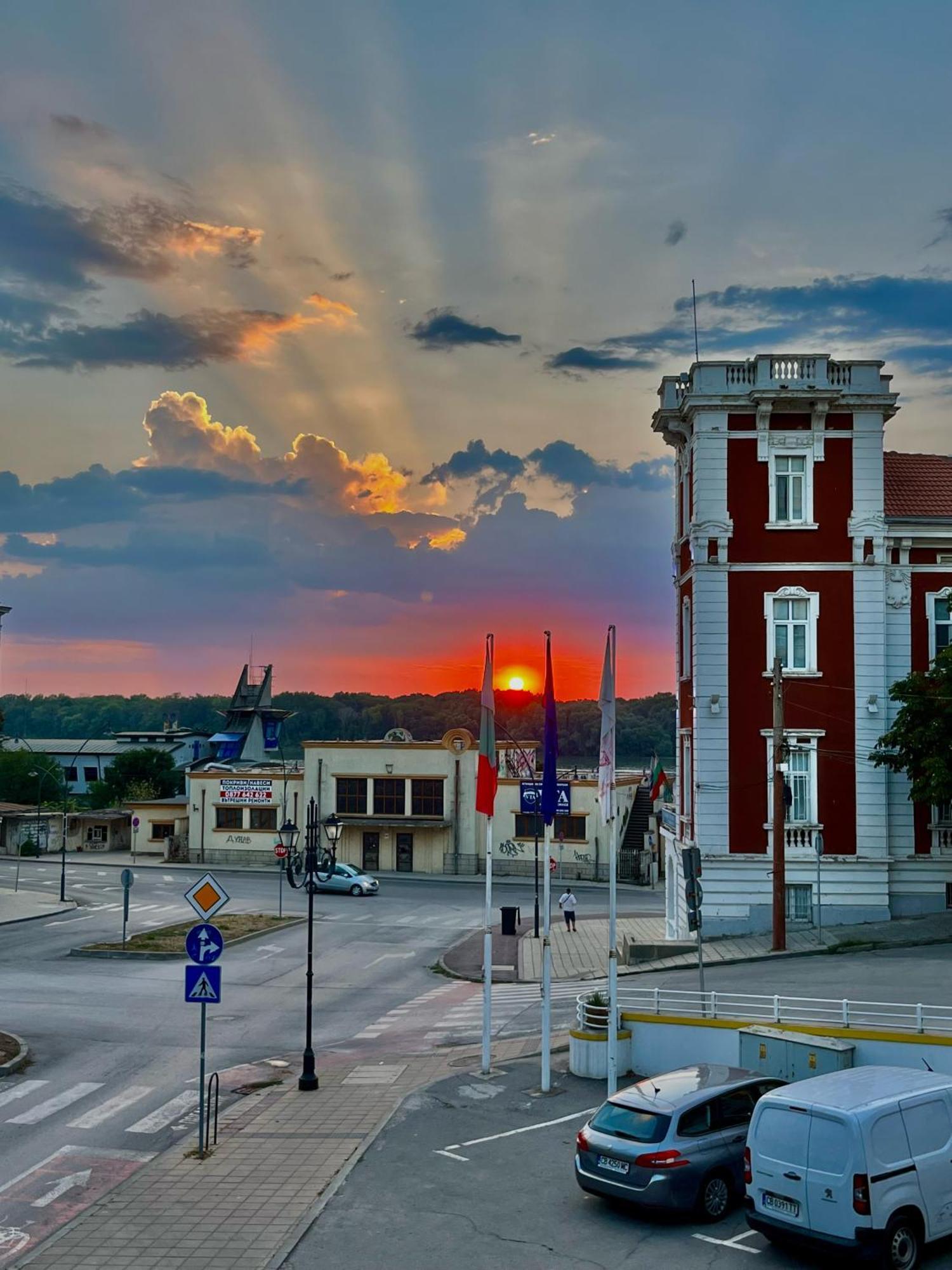 Hotel Anna Palace Ruse Esterno foto