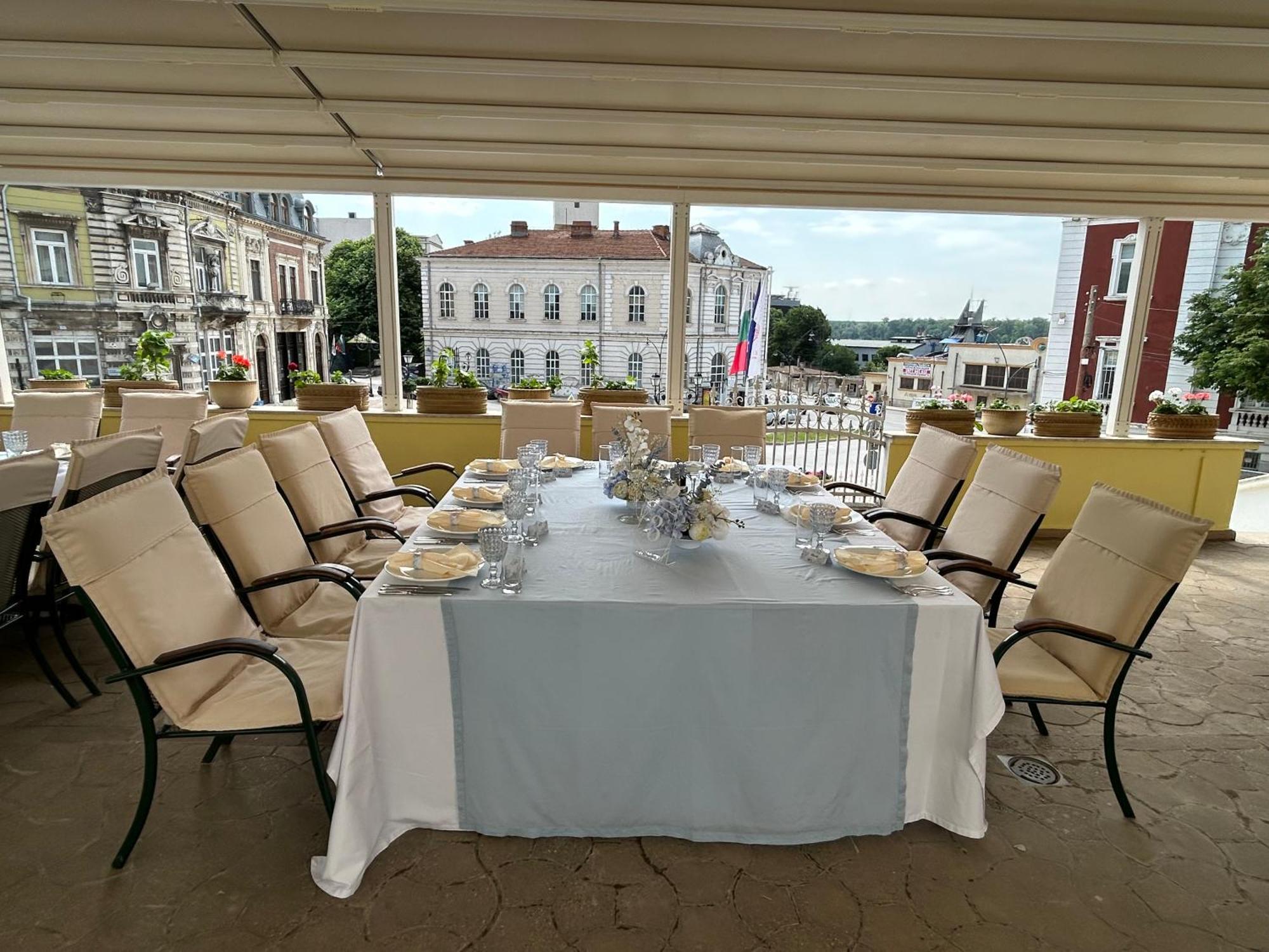 Hotel Anna Palace Ruse Esterno foto