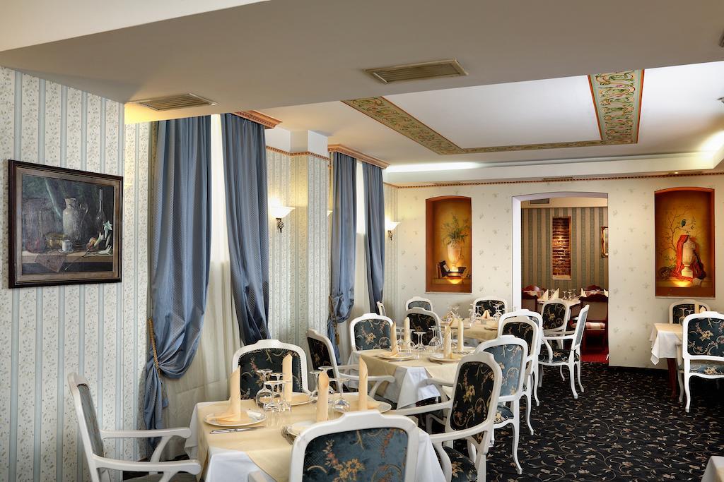 Hotel Anna Palace Ruse Esterno foto